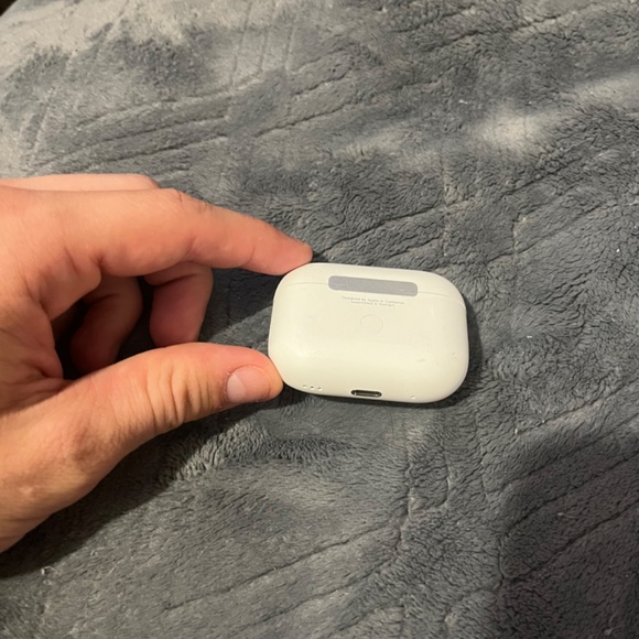 AirPod Pros 2nd Generation - Picture 3 of 3